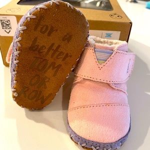 Baby girls Tom’s boots